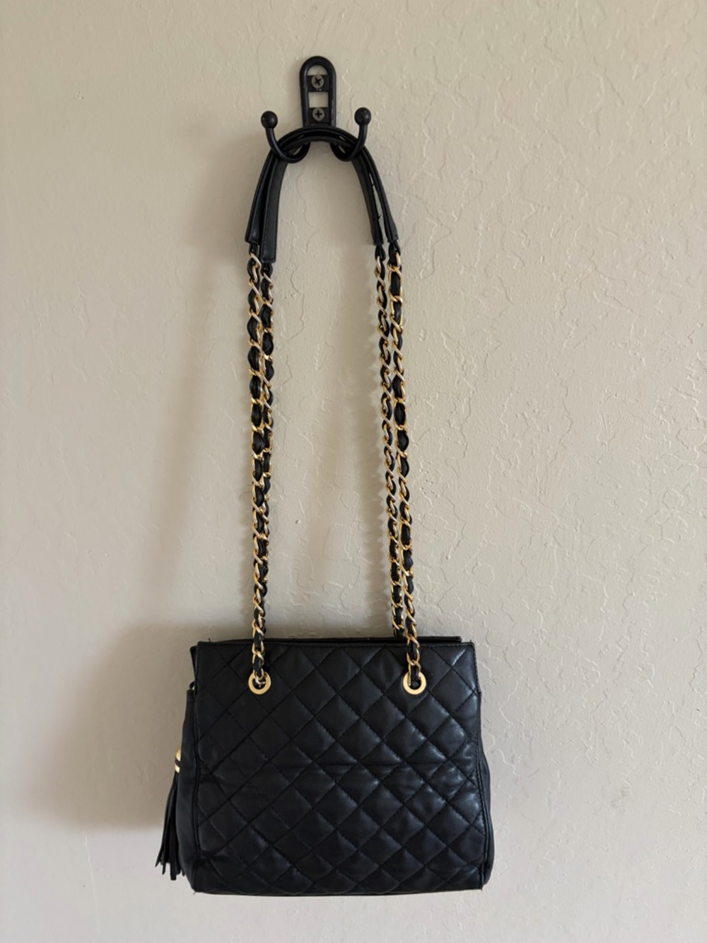 Vintage Tig Two by Tignanello Black Quilted Shoulder Bag with Gold Chain
